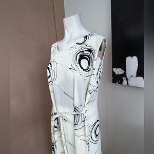 Elegant Black and White Abstract Dress